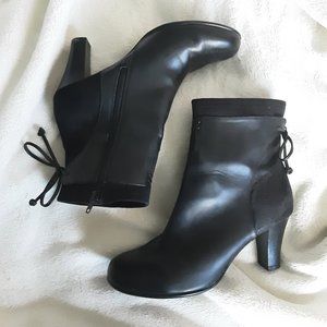 Black bow boots
